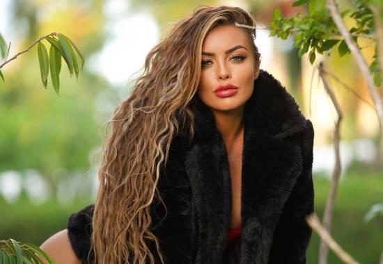Mandy Rose aka Amanda Rose Saccomanno – Age, Net Worth, Height, Family, Boyfriend, Husband, Wiki-Biography